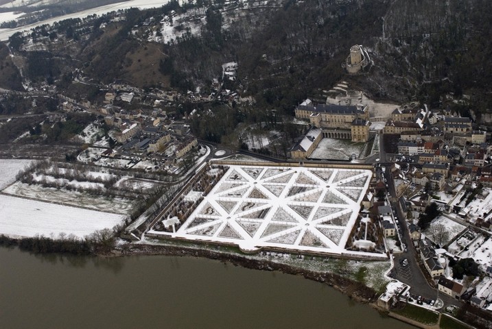 Survol du château de la Roche Guyon en hiver Et les sensations de vols changent avec les saisons !