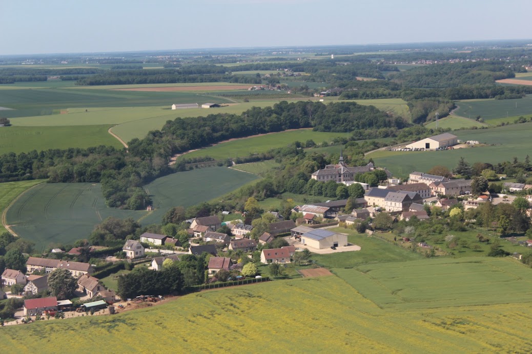 Bien sûr, vous pouvez nous demander de survoler les beaux villages de Pacy-sur-Eure !