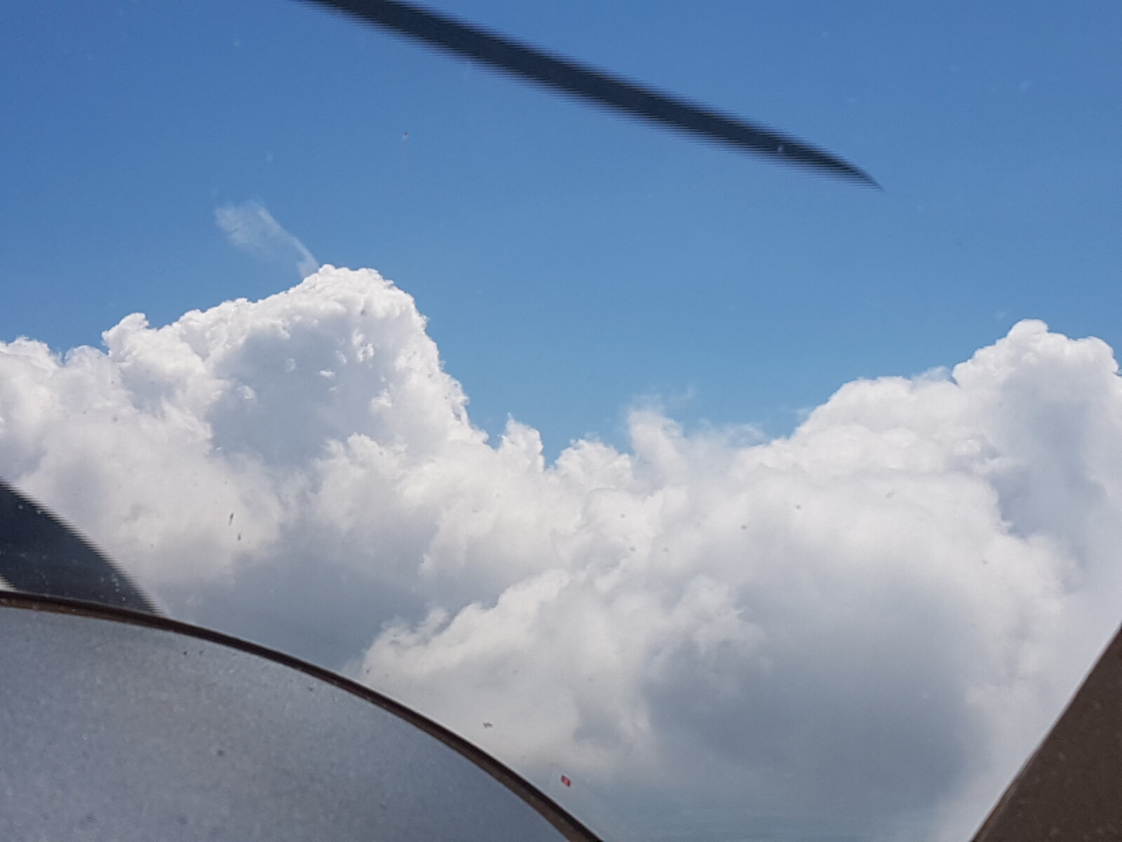 Au cours de votre vol vous pourrez être plus proche de la douceur des nuages !